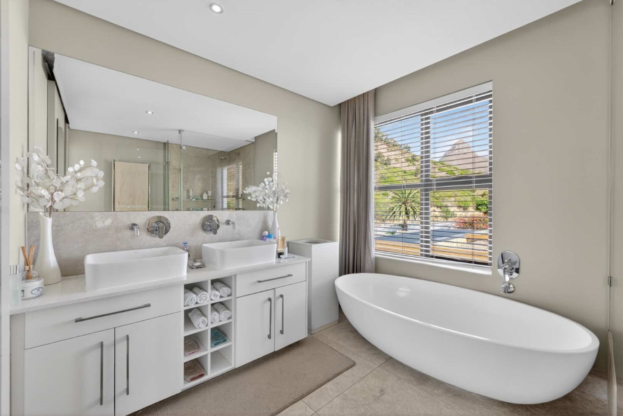 3 Bedroom Property for Sale in Sea Point Western Cape